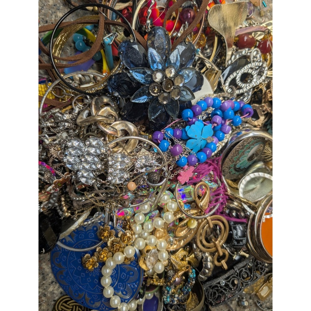 4 Lbs Mixed Craft Jewelry Lot Rhinestone Beaded Repurpose Harvest Lot 2 - Picture 3 of 7